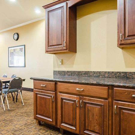 Comfort Suites Salina South Luaran gambar