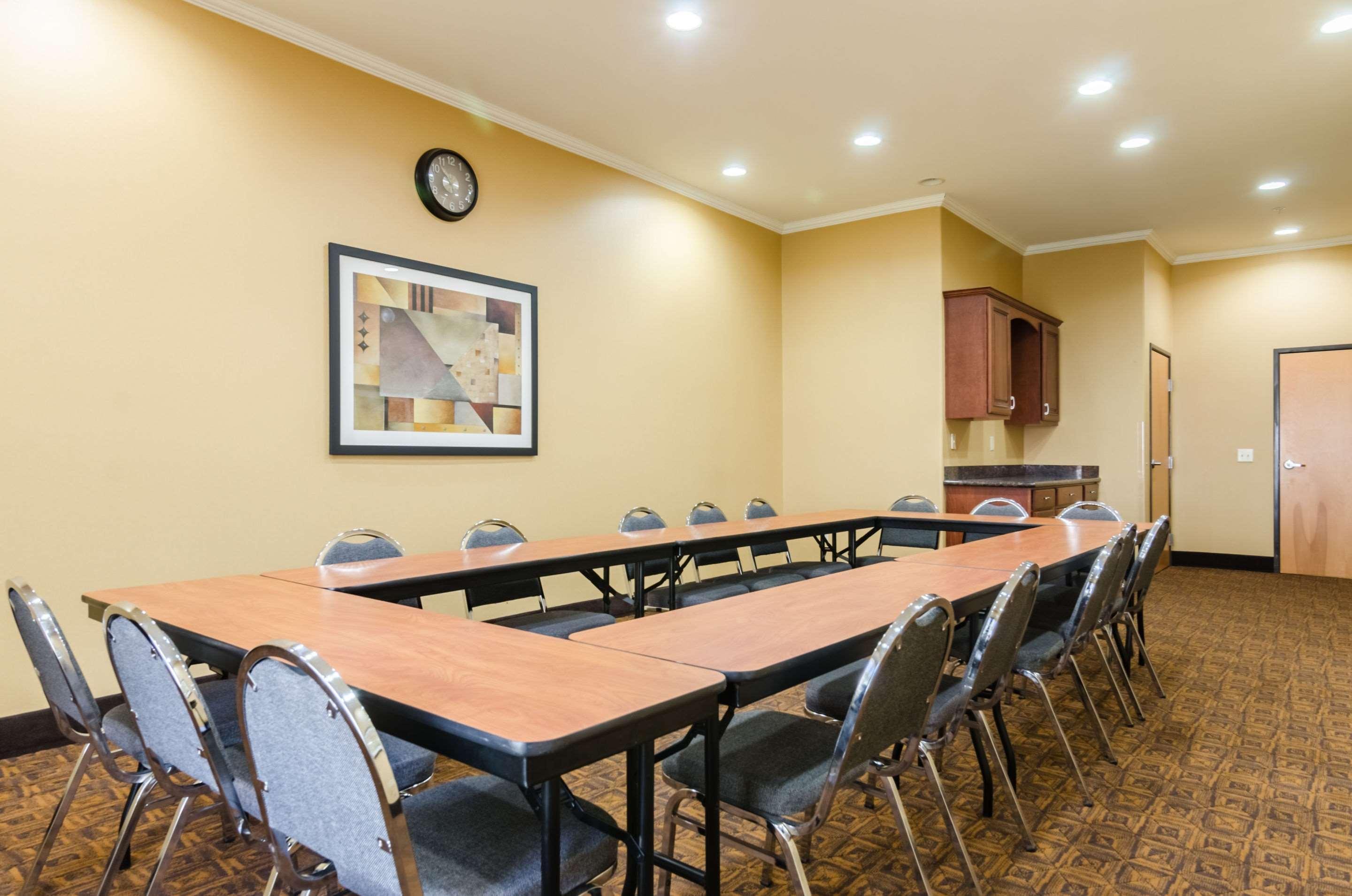 Comfort Suites Salina South Luaran gambar