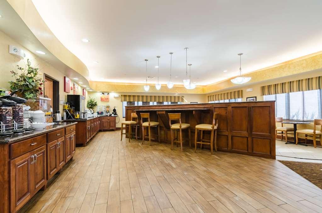 Comfort Suites Salina South Restoran gambar
