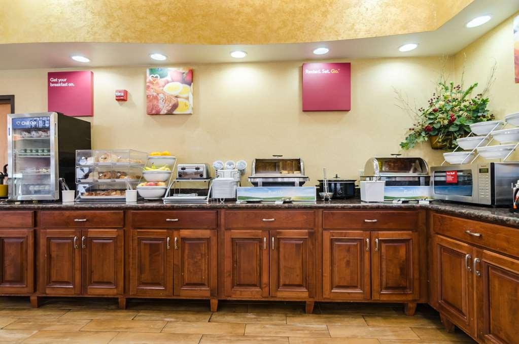Comfort Suites Salina South Restoran gambar