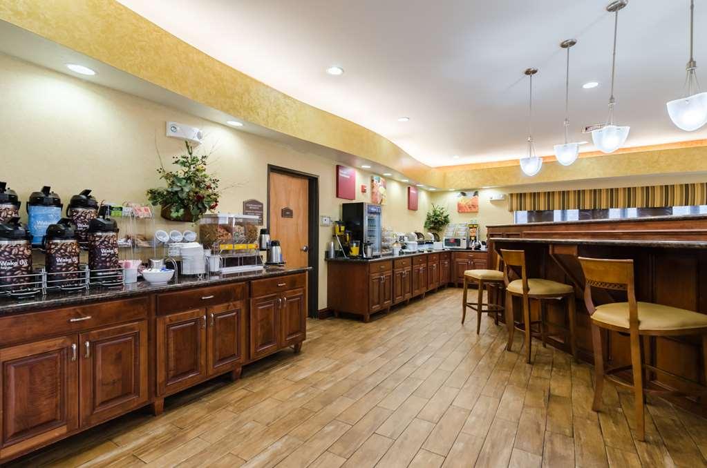Comfort Suites Salina South Restoran gambar